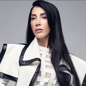 This is the Avatar Image for the Hande Yener (Şarkıcı) AI Voice and Text to Speech Generator